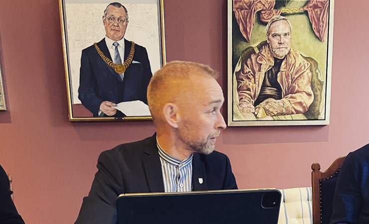 Hvorfor bliver vi i konstitueringen, når vi ikke er med i budgettet?